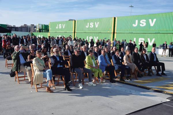 $!Más de 300 invitados acudieron el pasado miércoles a la inauguración de HUB Protuario de Alicante. Foto R. T.