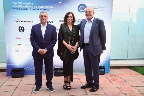$!Salvador Richart, Asociación de Consignatarios; y Lídia Díaz y Jaume Altisent, Club del Transitario Marítimo.