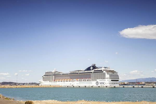 $!El buque “MSC Magnifica” comienza su temporada de verano en Tarragona.
