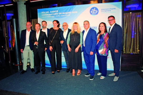 $!La Junta de la Asociación de Agentes Consignatarios de Barcelona.al completo. Fotos J. M.