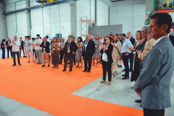 $!Asistentes a la inaguración de la nueva fábrica de ShibataFenderTeam en Sollana (Valencia). Foto J.C.P.