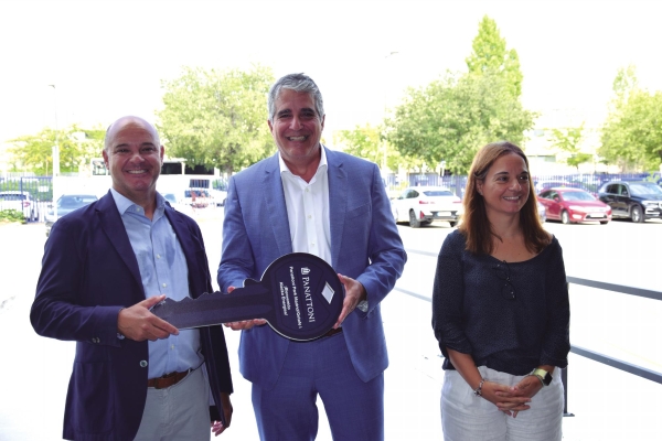 $!De izquierda a derecha, Gerardo Fernández, director de Logística de Alaska Energies; Gustavo Cardozo, director general de Panattoni España y Portugal; y Sara Hernández, alcaldesa de Getafe. Foto M.J.