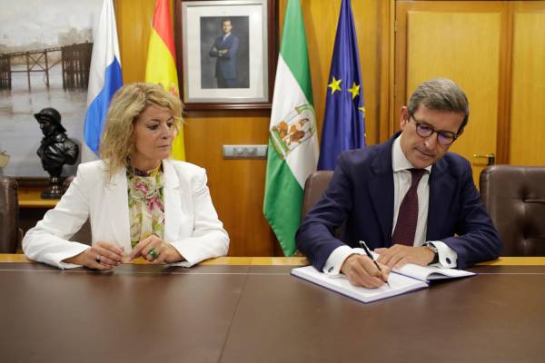 $!Puerto de Huelva expone sus proyectos al consejero de Política Industrial y Energía
