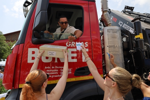 $!Un año más, el sector volvió a mostrar su cara más solidaria. Foto R. T.