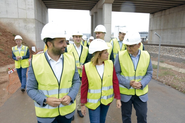 $!Darío Moreno, alcalde de Sagunto; Pilar Bernabé, delegada del Gobierno en la Comunitat Valenciana; y Josep Vicent Boira, comisionado del Gobierno para el Corredor Mediterráneo. Foto R. T.