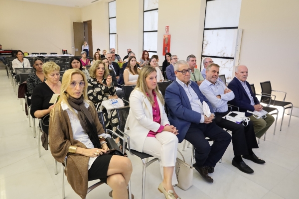 $!Asistentes a la presentación. Foto R. T.