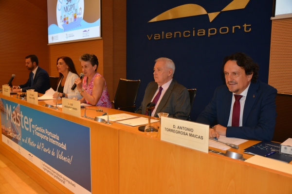 $!Aurelio Acedo, director general de la Autoridad Portuaria de Valencia; María Esther Gómez, secretaria autonómica de Universidades; Mar Chao, presidenta de la Autoridad Portuaria de Valencia; José Aguilar, director académico del Máster y Antonio Torregrosa, director general de la Fundación Valenciaport. Foto J.C.P.