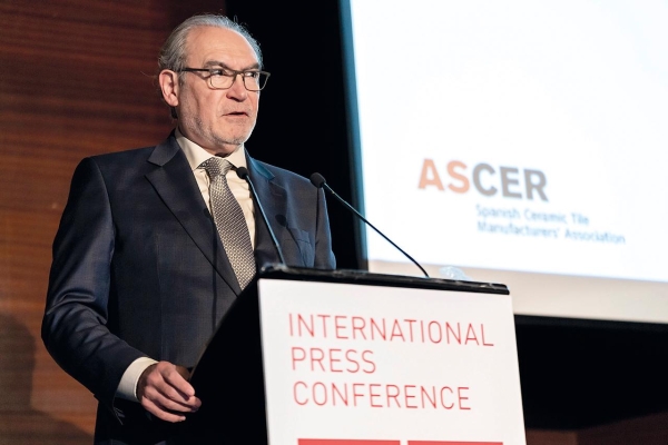 $!El presidente de ASCER, Vicente Nomdedeu, opina que cada vez es más complejo hacer previsiones al operar en un mercado globalizado en el que impactan todo tipo de sucesos incontrolables.