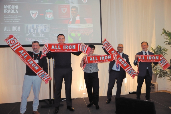 $!El fútbol y los equipos Athletic Club, Liverpool FC y Everton FC, han sido también hilos conductores de la jornada. Foto J.P.