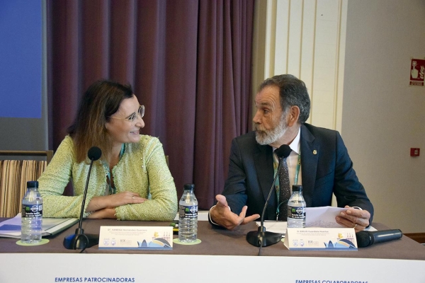 $!Vanesa Hernández Guerrero, jefa en funciones de la Unidad de Legislación Aduanera de la Dirección General de Impuestos y Aduanas de la Comisión Europea (DG TAXUD); y Emilio Guardiola, presidente del COACAV. Foto R. T.