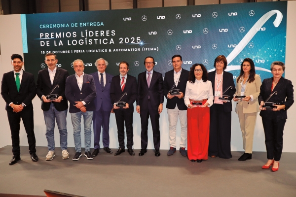 $!Los premiados posaron al término del acto. Foto M.J.