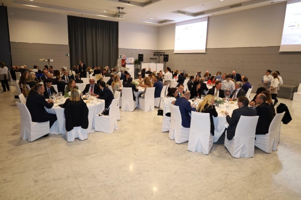 $!Asistentes a la cena de clausura del XX Foro Aduanero. Foto R. T.