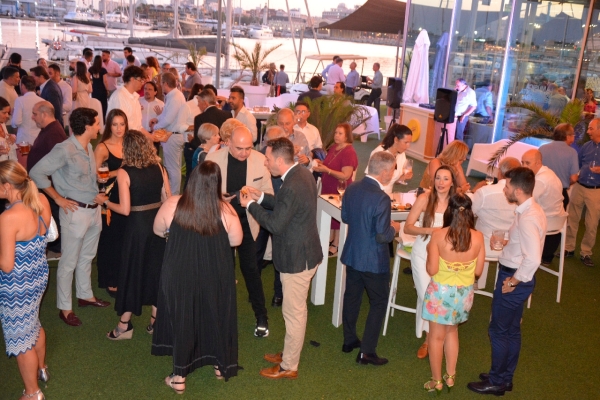 $!Más de un centenar de personas asistieron al tradicional encuentro de verano de Propeller Valencia. Foto J.C.P.