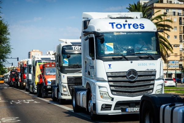 $!Alrededor de 300 camiones recorrieron las calles de Valencia.