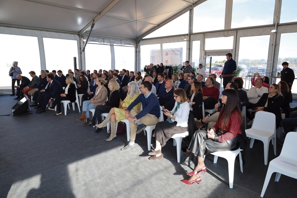 $!Asistentes a la presentación de Valencia Bétera Park. Foto R. T.