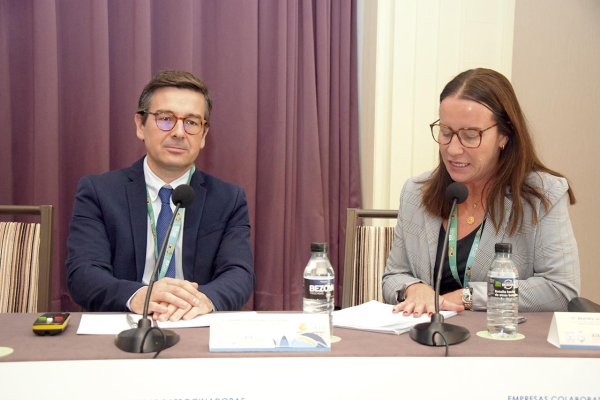 $!Gerardo Meléndez Hernández, inspector SOIVRE del Estado y coordinador nacional de inspección en materia RoHS/RAEE; y Beatriz Orejudo, presidenta del Colegio Oficial de Agentes de Aduanas y Representantes Aduaneros de Islas Baleares. Foto R. T.