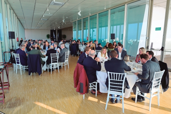 $!Una numerosa representación de socios de Propeller Valencia acudió ayer a un nuevo almuerzo-coloquio organizado por la entidad. Foto R. T.