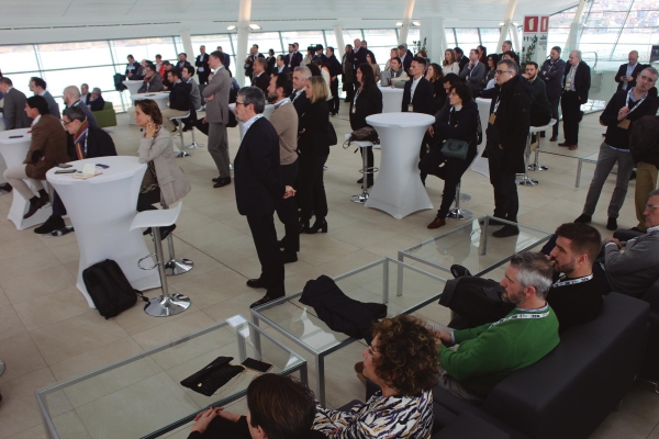 $!Clientes, proveedores y representantes de la comunidad portuaria de Bilbao se han dado cita en la terminal Olatua de Getxo. Foto J.P.