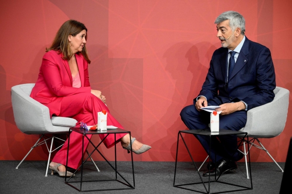 $!Blanca Sorigué y Francisco Prado en un momento del coloquio.