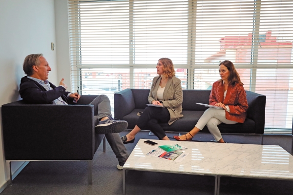 $!Javier Romeu, CEO de TIBA, junto a Loli Dolz, directora de Diario del Puerto Publicaciones, y Magda Tatay, directora general Editorial de Grupo Diario. Foto R.T.