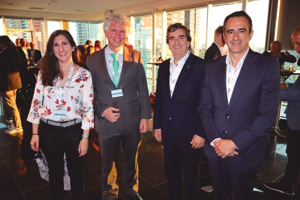 $!Desde la izquierda: Irene Souto, de la AP de A Coruña; Ángel Pulido, director de la AP de Sevilla; Martín Fernández Prado, presidente de la AP de A Coruña; Juan Diego Perez Freire, director general de la AP de A Coruña. Foto J.P.