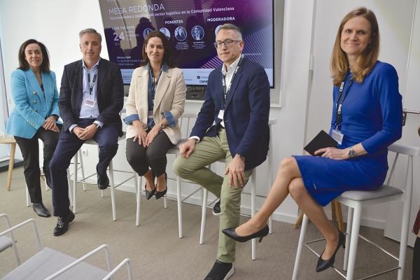 $!Begoña Crespo, directora de Industrial y Logístico de CBRE España; Vicente Morata, socio y Director Comercial de Nederval; Fátima Zayed, gerente de Servicios Logísticos de VPI Logística; Juan Antonio Piles, director general de Desarrollo de Negocio de Grupo Bertolín y Joana Zola, gestor europeo de Activos Logísticos de Redevco. Foto J.C.P.