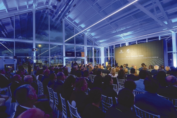 $!Asistentes a la inauguración de la nueva terminal.