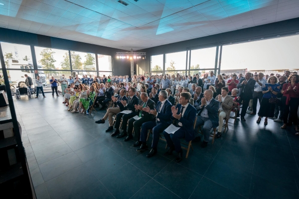 $!Asistentes a la inauguración de Grupo Autoprima el pasado jueves en Quart.