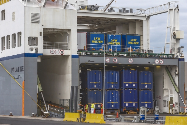 $!Santander cuenta con conexiones marítimas regulares para el ro-ro. Foto Alberto Aja