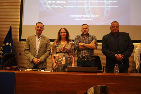$!Antonio Santana, doctor en Derecho, profesor de la ULL y abogado de ATEIA Tenerife; Gloria González, CEO de Visual Trans Suite; El moderador Martín Fernandez, secretario general de FETEIA-OLTRA; y Josep M. Fortuny, abogado y especialista en transporte terrestre. Foto: J. M.