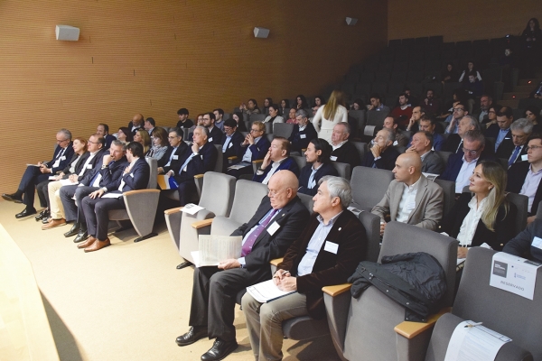 $!Público asistente a la presentación del Informe que ha tenido lugar esta mañana en la sede de la CEV. Foto L.D.