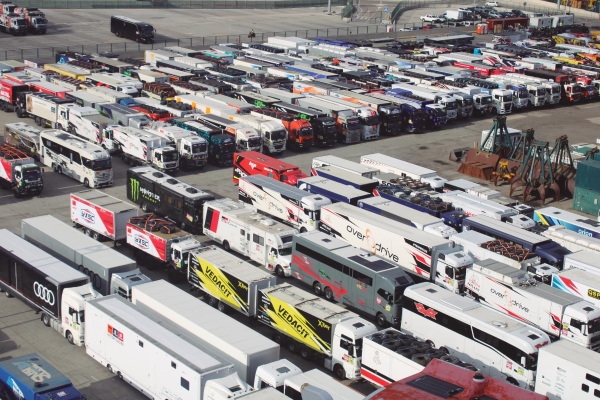 $!Coches, motos, trailers y caravanas son algunos de los vehículos transportados.