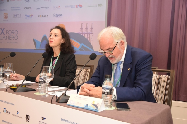 $!Marta Prado, vicepresidenta de la Comisión en ICC Spain; y Manuel López Frías, presidente del Colegio Oficial de Agentes de Aduanas y Representantes Aduaneros de Tarragona. Foto R. T.