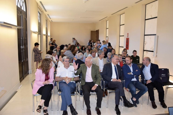 $!Público asistente al acto de Aportem, celebrado este mediodía en el Edificio del Reloj. Foto: Helena Travé.