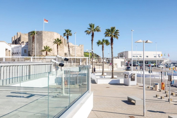 $!Los nuevos visores y balaustrada de la Plaza Mirador del Centenario de Tarifa.