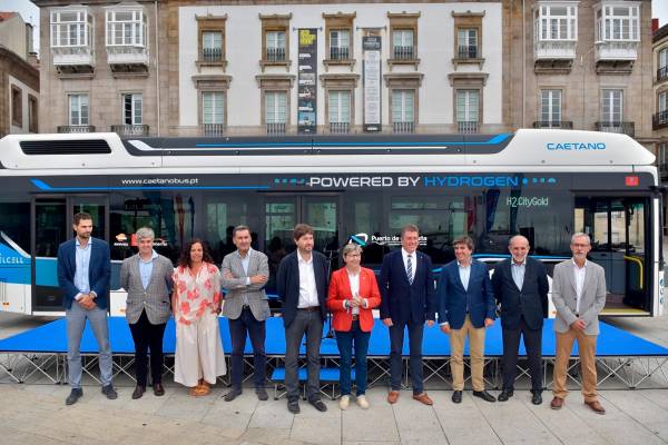 $!Puerto de A Coruña estrena un autobús propulsado por hidrógeno renovable