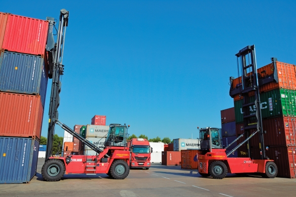 $!La flota de máquinas de Intercontainer no supera los 5 años de antigüedad. Foto R.T.