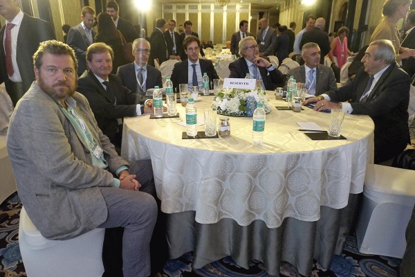 $!Marc Sanglas, secretari general de Mobilitat; Antonio Llobet, presidente del COACAB; José Carlos Llagostera, director de la Aduana Marítima de Barcelona; Javier Vidal, director corporativo de Hutchison Port BEST; Salvador Richart, vicepresidente de la Asociación de Consignatarios de buques de Barcelona y Emilio Sanz, presidente de ATEIA-OLTRA Barcelona.