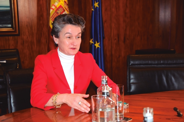 $!La presidenta de la APV, Mar Chao, explica que la seguridad portuaria es otra clave estratégica para la competitividad.