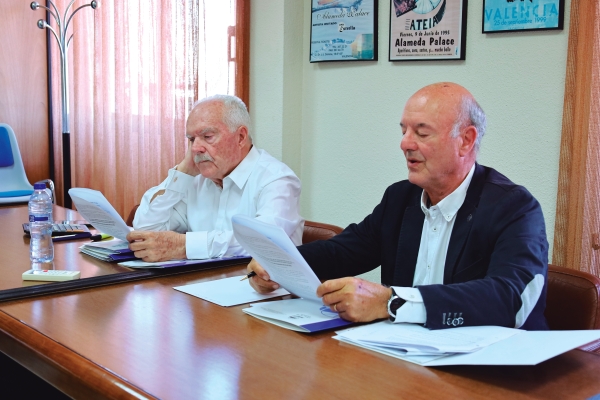 $!Luis Rosa, presidente de ATEIA-OLTRA Valencia; y Jorge Selma, secretario general de la asociación, durante la Asamblea General celebrada ayer. Foto R. T.