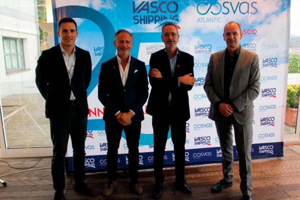 $!Desde la izquierda: Andima Ormaetxe, director de Operaciones, Comercial, Logística y Estrategia de la Autoridad Portuaria de Bilbao; Iván Jiménez, presidente de la Autoridad Portuaria de Bilbao; Jon Azarloza, consejero delegado de Grupo VASCO; Mikel Urrutia, director general de Vasco Shipping Services. Foto J.P.