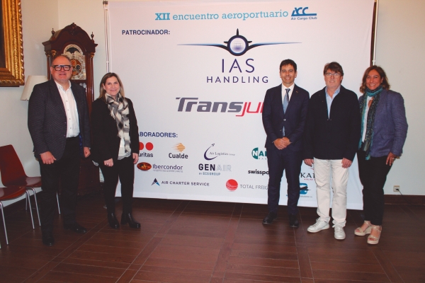 $!Junta directiva Air Cargo Club: Fran García (Total Freight); Lídia Soriano (DB Schenker); Ricardo Bagen (IAS Handling); Lluís Albert Martínez (Gen-Air); y Mónica Vicente (Aduaport). Foto M.V