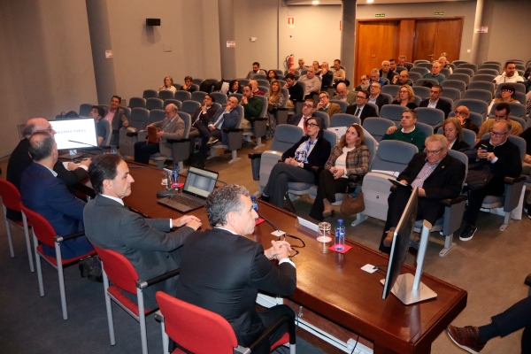 $!El IX Foro de Transporte Multimodal ha reunido en Gijón a los principales actores del sector para analizar el potencial del Corredor Atlántico y de las autopistas ferroviarias como ejes de crecimiento logístico para el noroeste español. Foto J.P.