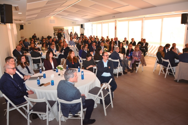 $!Más de un centenar de representantes de la comunidad portuaria de Castellón asistieron a la presentación. Foto J.C.P.