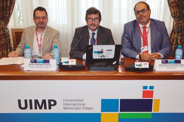 $!Eduardo San Román, director general de la Agencia Logística de la Comunidad de Madrid; Álvaro Rodríguez Dapena, subdirector de Estrategia y Desarrollo de Negocio de Puertos del Estado, y José Antonio Sebastián, comisionado del Corredor Atlántico, protagnizaron el primero de los tres bloques de la jornada. Foto J.P.