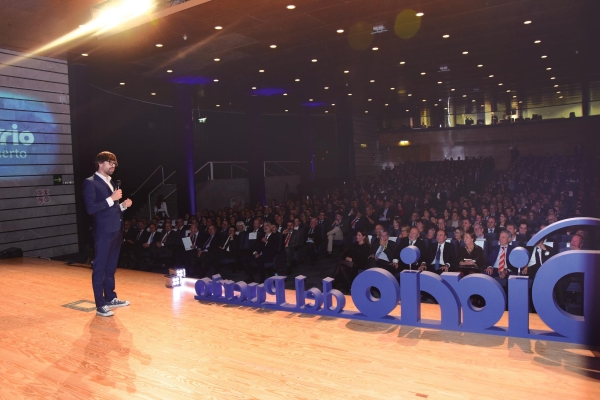 $!Más de 600 profesionales asistieron al evento, conducido por Luis Piedrahita.