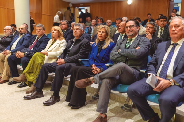 $!La presentación pública de HALI concitó la atención de representantes institucionales y empresariales de Huelva y la provincia.