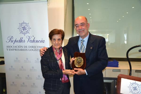 $!Adela Cortina, directora académica de la Fundación Étnor, y Pedro Coca, presidente de Propeller Valencia.