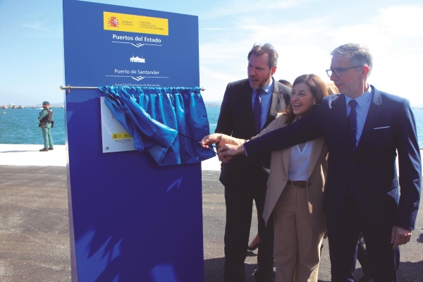 $!Puente, Sáenz de Buruaga y Díaz, han descubierto a placa inaugural. Foto J.P.