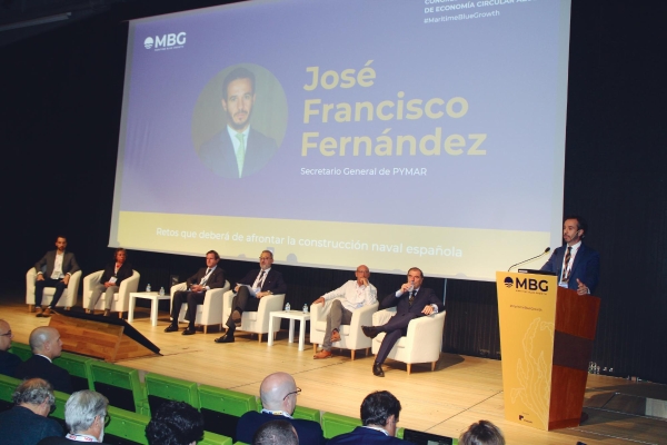 $!La jornada matinal ha tenido una mesa redonda con representantes de Pymar, AEE (Asociación Empresarial Eólica), Cepesca, Puertos del Estado, Cepsa y Sasemar. Foto J.P.